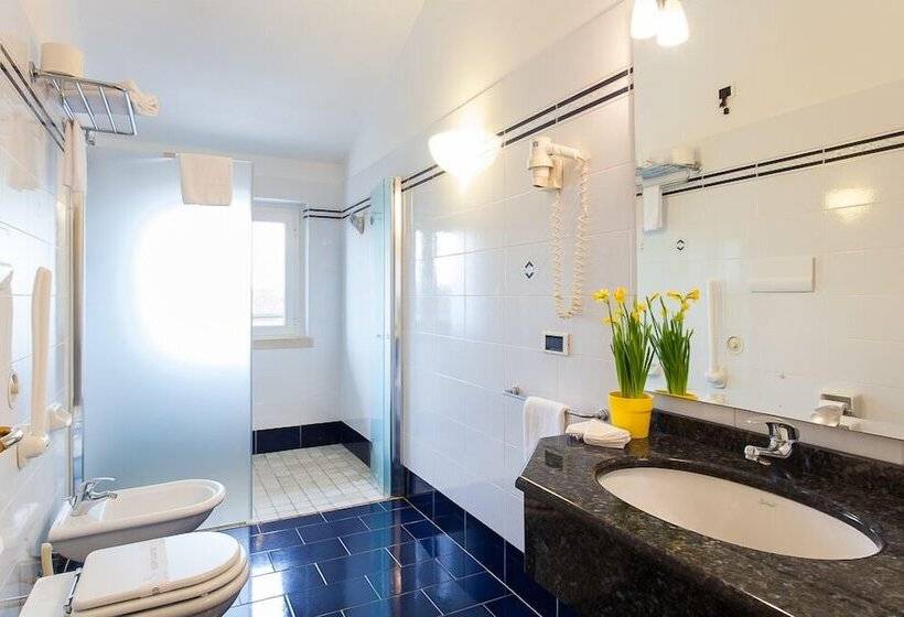 スタンダードトリプルルーム, Gambara