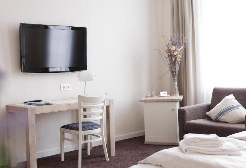 컴포트 룸, Hinrichs