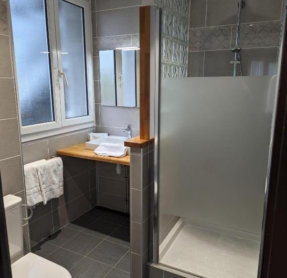 חדר סטנדרט לשלושה, Hôtel De L'ours