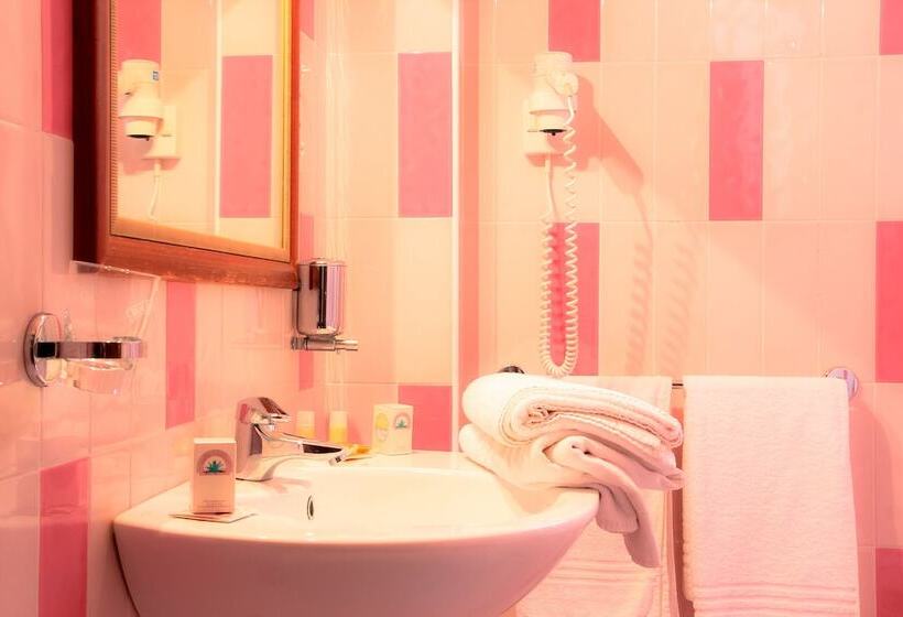 수피리어 트리플 룸, Il Faro Della Guitgia Tommasino