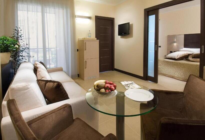 带按摩浴盆的套房, Imperial