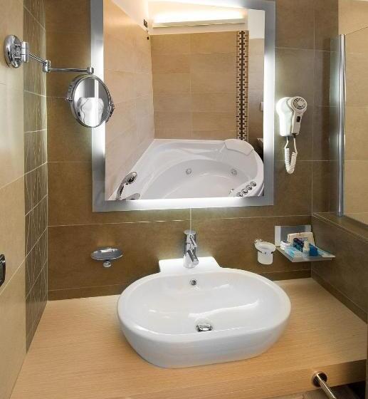 带按摩浴盆的套房, Imperial