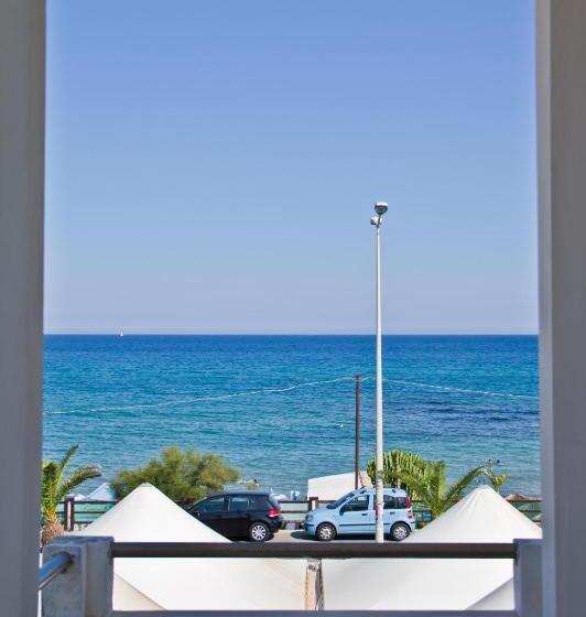 Comfort Kolmen Hengen Huone, Jonio