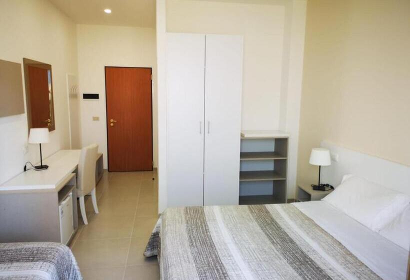 Classic Kolmen Hengen Huone, Jonio