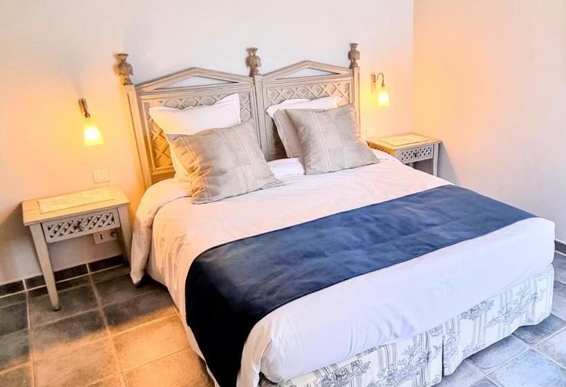 חדר סופריור נוף לגינה, Hôtel Le Mas Des Grès & Restaurant Sous Les Platanes