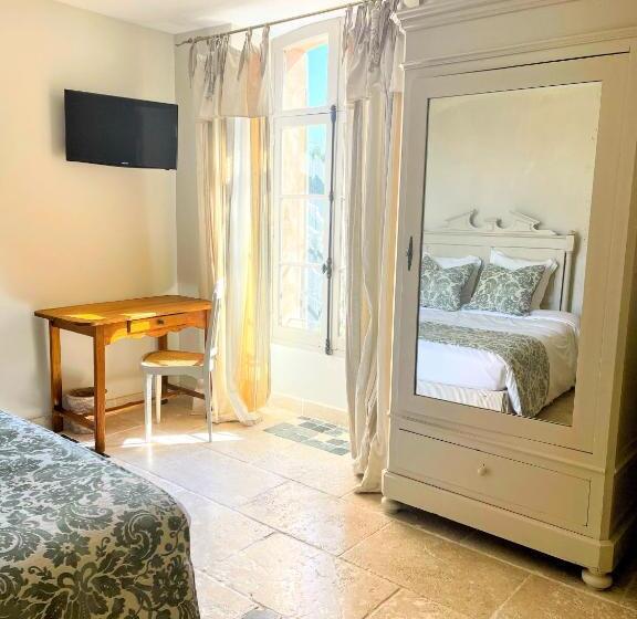Номер Superior Вид на Сад, Hôtel Le Mas Des Grès & Restaurant Sous Les Platanes
