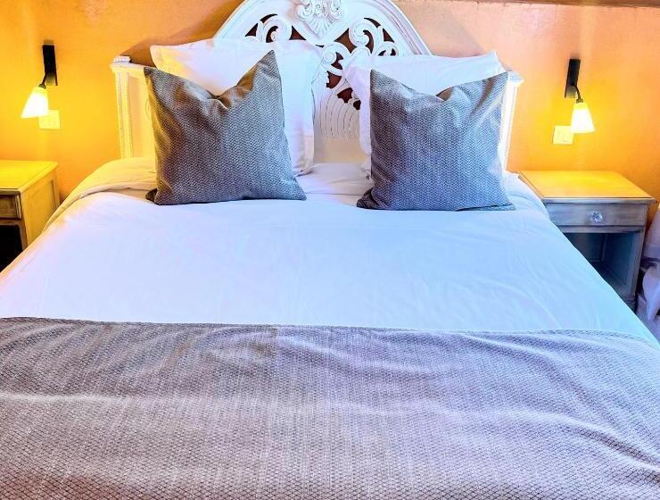 חדר סופריור נוף לגינה, Hôtel Le Mas Des Grès & Restaurant Sous Les Platanes