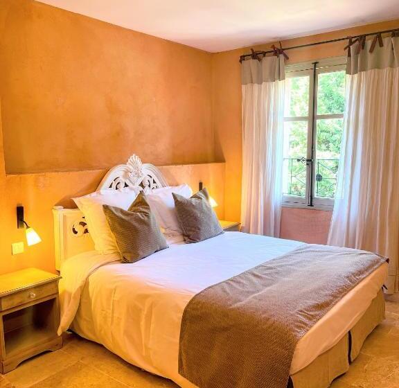 חדר סופריור נוף לגינה, Hôtel Le Mas Des Grès & Restaurant Sous Les Platanes