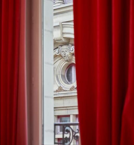 标准三人间, Logis Hôtel Du Théâtre