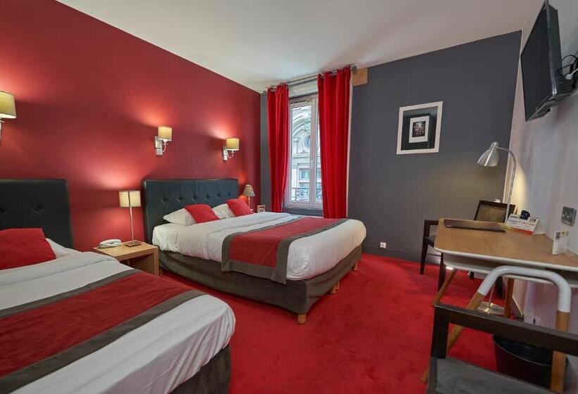 Номер Стандарт Трехместный, Logis Hôtel Du Théâtre