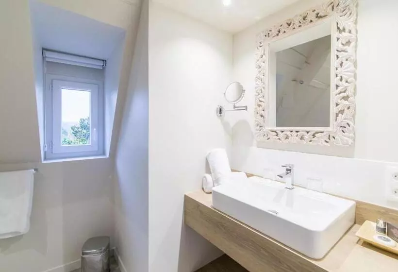 Sviitti Puutarhanäkymä, Manoir D Hastings