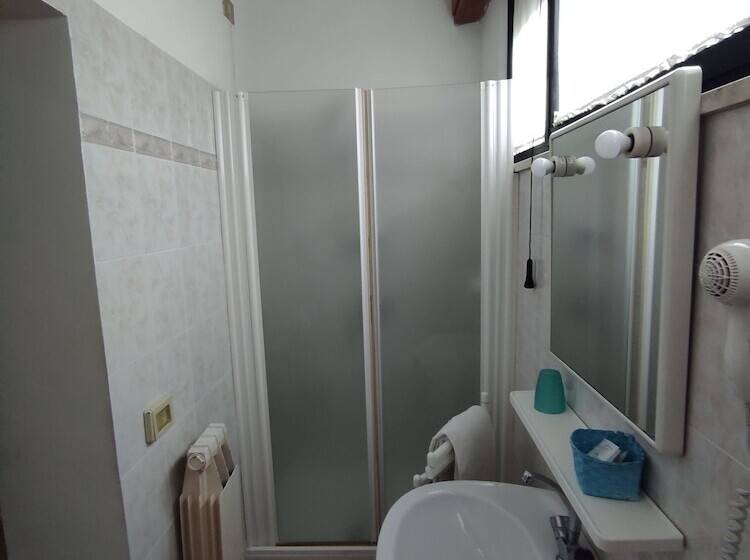 スタンダード４人部屋, Marystella