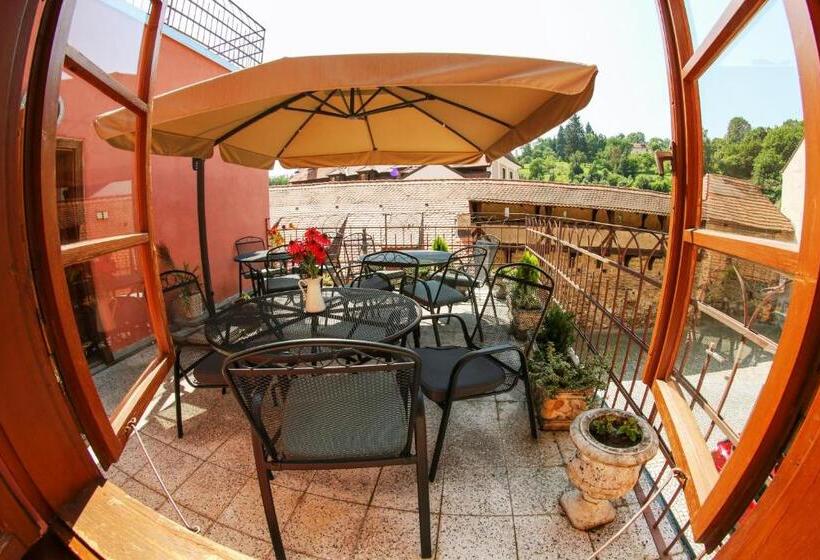 标准三人间, Mini Hotel Abraka & Apartments