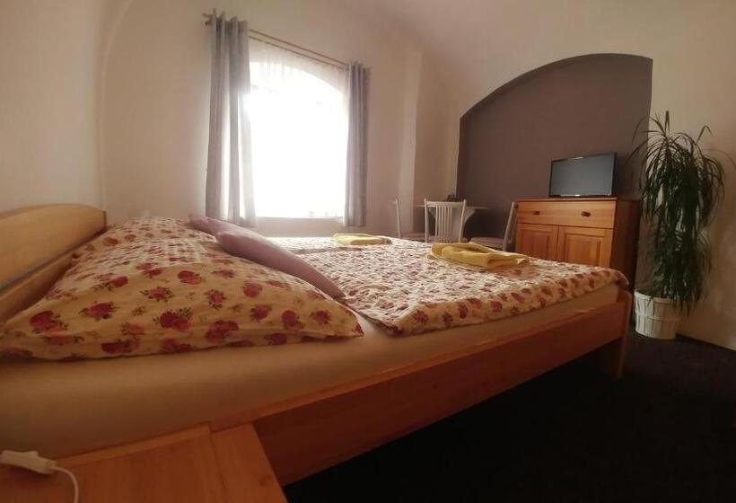 标准三人间, Mini Hotel Abraka & Apartments