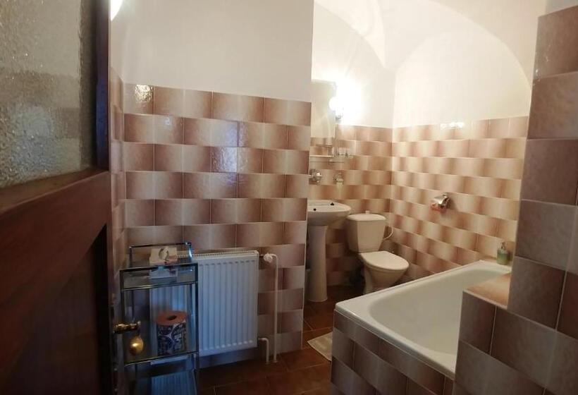 四人标准间, Mini Hotel Abraka & Apartments