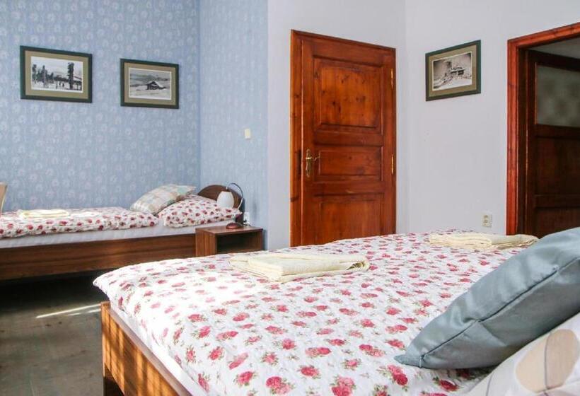 四人标准间, Mini Hotel Abraka & Apartments