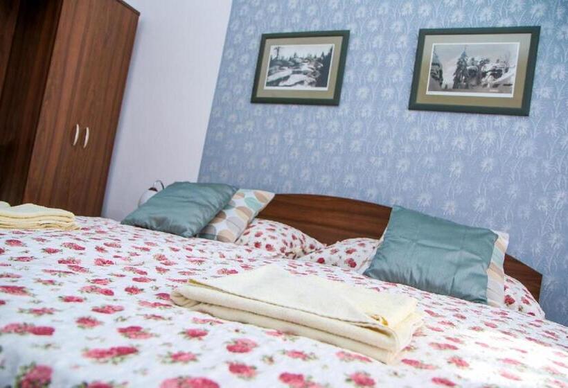 四人标准间, Mini Hotel Abraka & Apartments