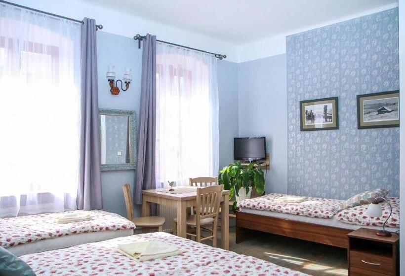 四人标准间, Mini Hotel Abraka & Apartments