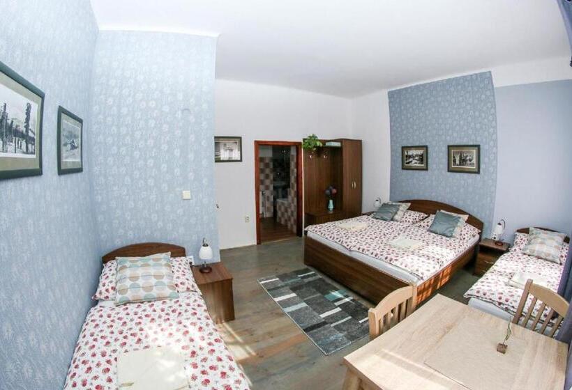 四人标准间, Mini Hotel Abraka & Apartments