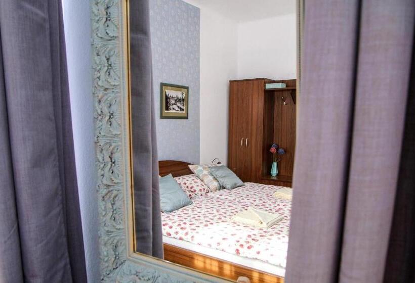 四人标准间, Mini Hotel Abraka & Apartments