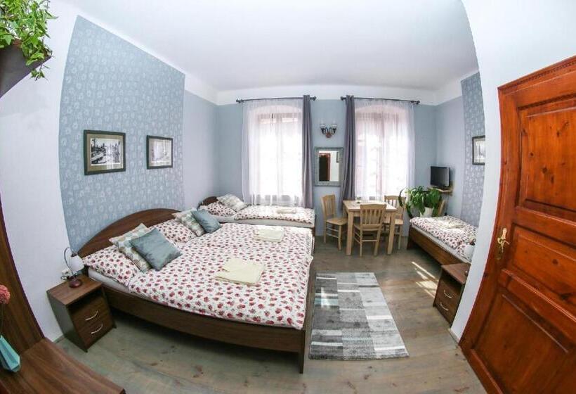 四人标准间, Mini Hotel Abraka & Apartments