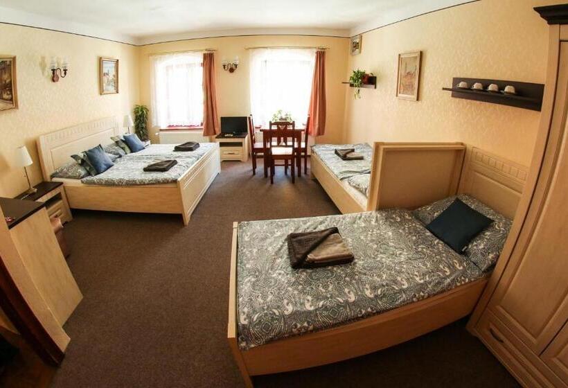 四人标准间, Mini Hotel Abraka & Apartments