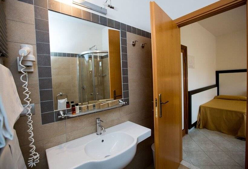 חדר סטנדרט, Roccaporena