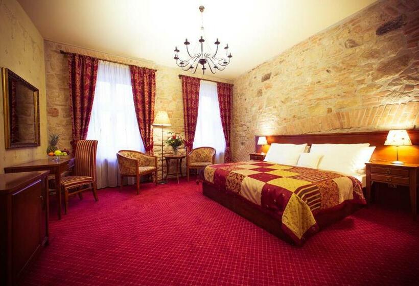 スーペリアールーム, Rous