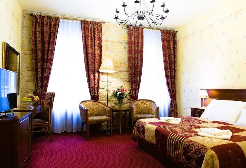 スーペリアールーム, Rous