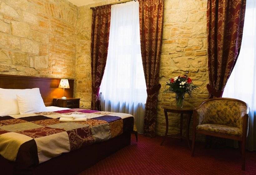 スーペリアールーム, Rous