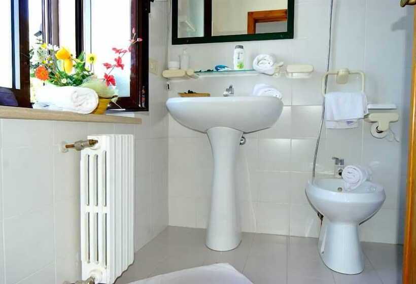 غرفة قياسية فردية, S'enis Monte Maccione