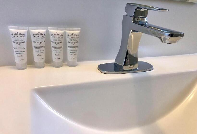 سوئیت 2 خوابه, Canterbury Inn