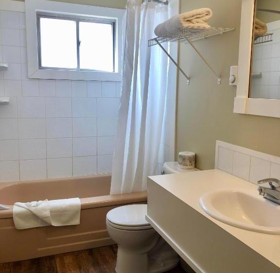 سوییت لوکس, Canterbury Inn