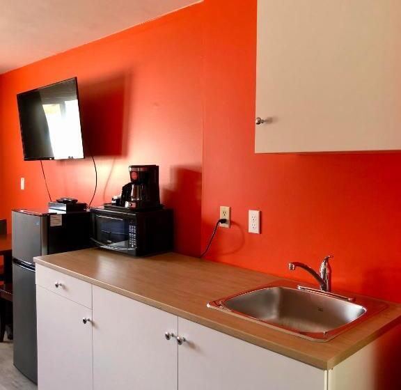 سوئیت 2 خوابه, Canterbury Inn