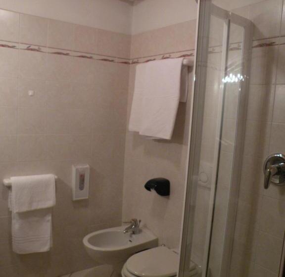 标准三人间, Vajolet