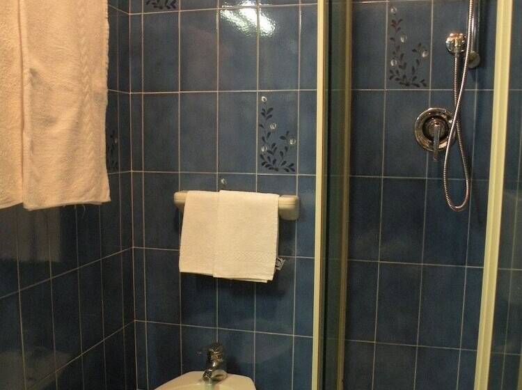 标准三人间, Vajolet