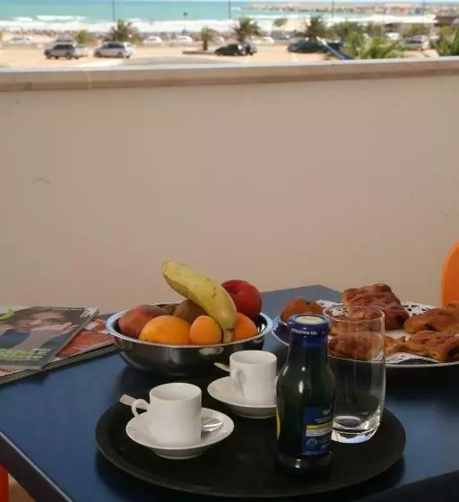 Camera Standard Vista Mare, Yria