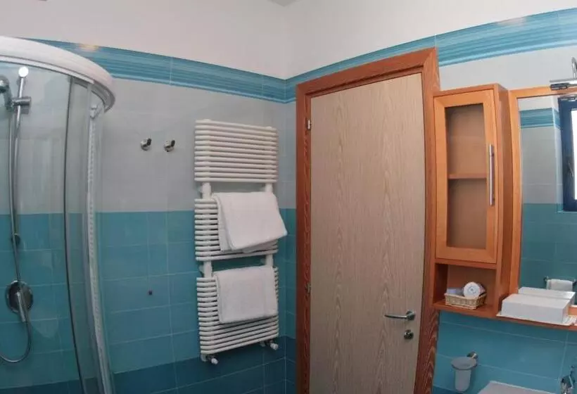 Camera Standard Vista Mare, Yria