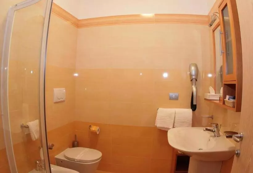 Camera Tripla Standard Vista Mare, Yria