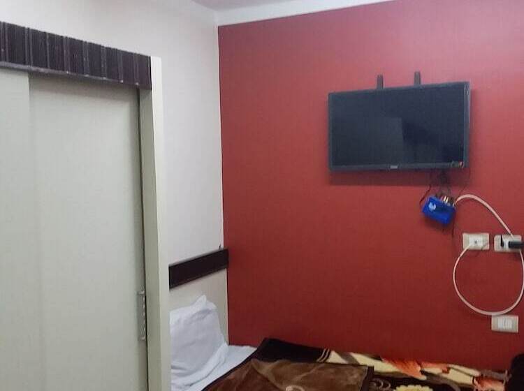 اتاق استاندارد یک نفره, Isis Hostel 2