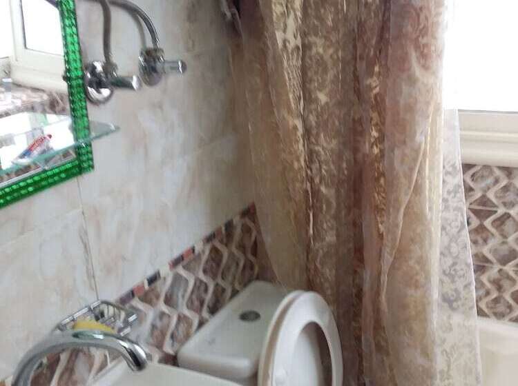 اتاق استاندارد یک نفره, Isis Hostel 2