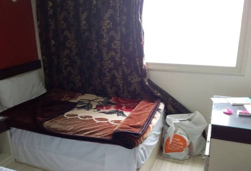 اتاق استاندارد یک نفره, Isis Hostel 2