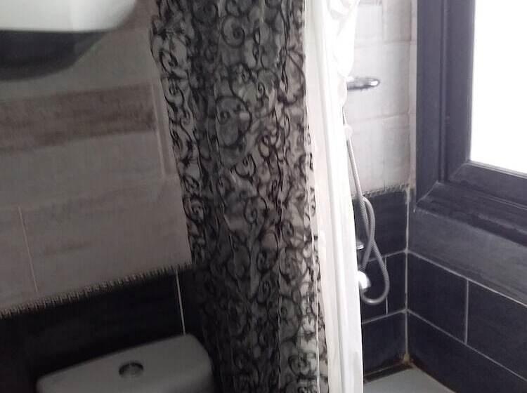 اتاق استاندارد, Isis Hostel 2