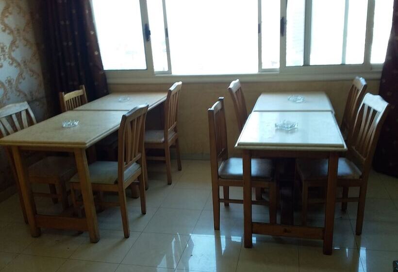 اتاق استاندارد سه نفره, Isis Hostel 2