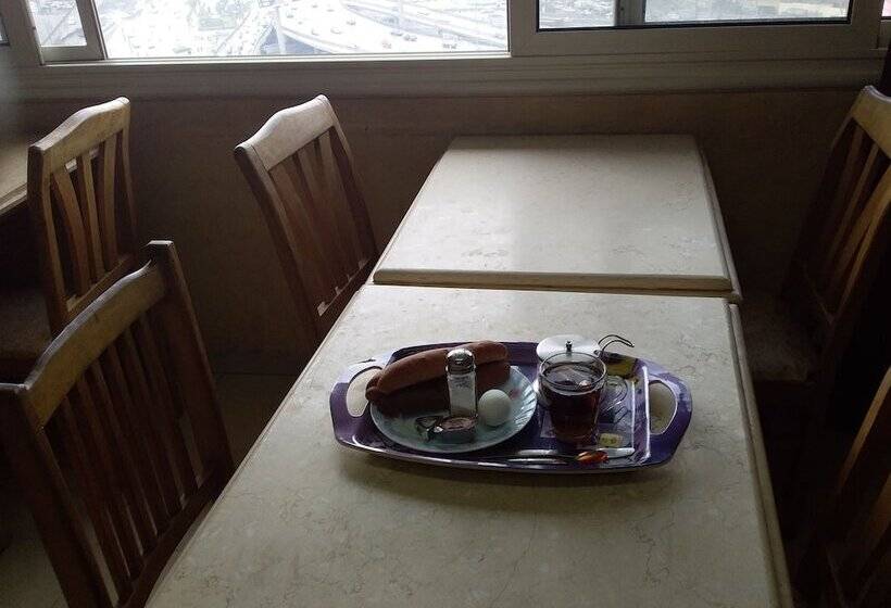 اتاق استاندارد سه نفره, Isis Hostel 2