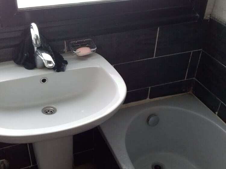 اتاق استاندارد سه نفره, Isis Hostel 2