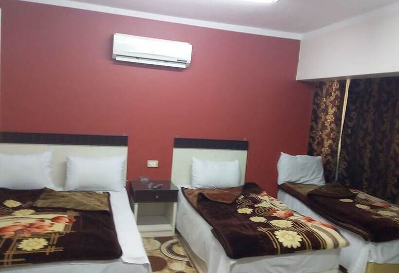 اتاق استاندارد سه نفره, Isis Hostel 2