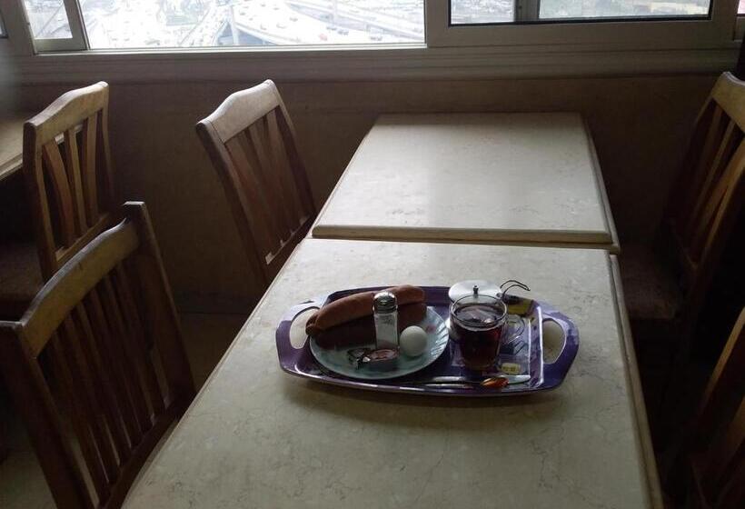 اتاق استاندارد یک نفره, Isis Hostel 2