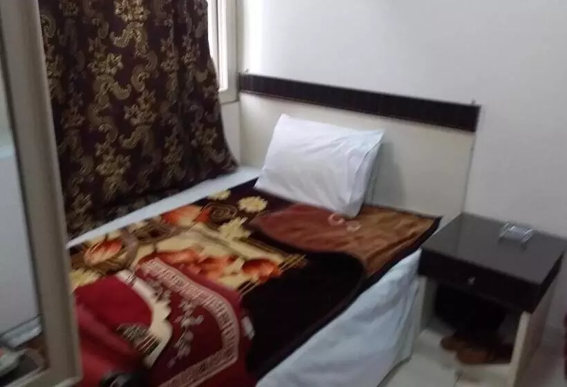 اتاق استاندارد یک نفره, Isis Hostel 2