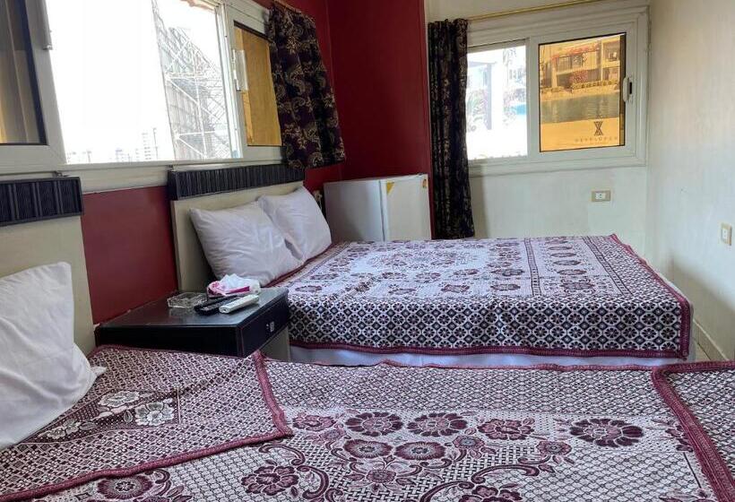 اتاق استاندارد سه نفره, Isis Hostel 2